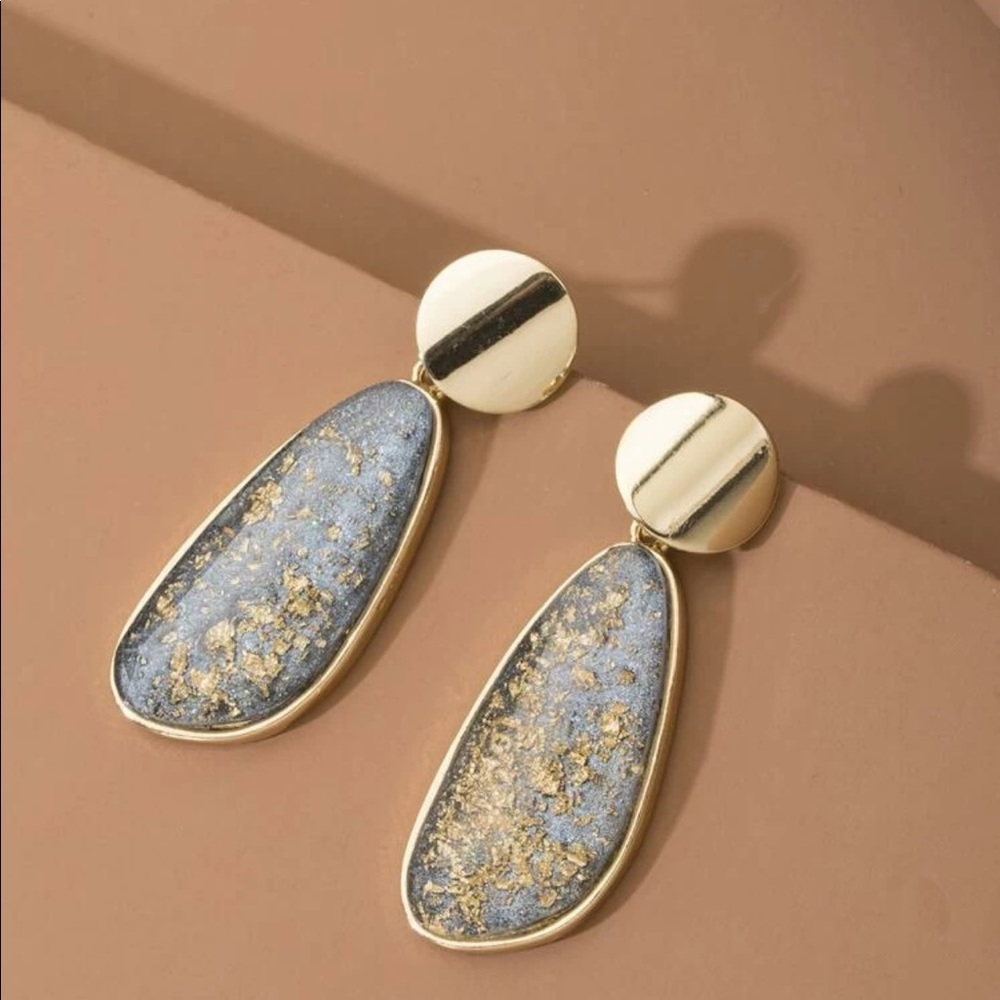 Color block gold fleck tear drop dangle earrings